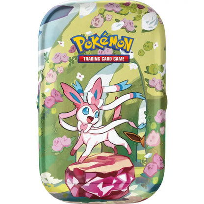 Pokémon Karmesin & Purpur Prismatische Entwicklungen Mini Tin zufälliges Motiv Deutsch TCG Sammelkarten NerdMania