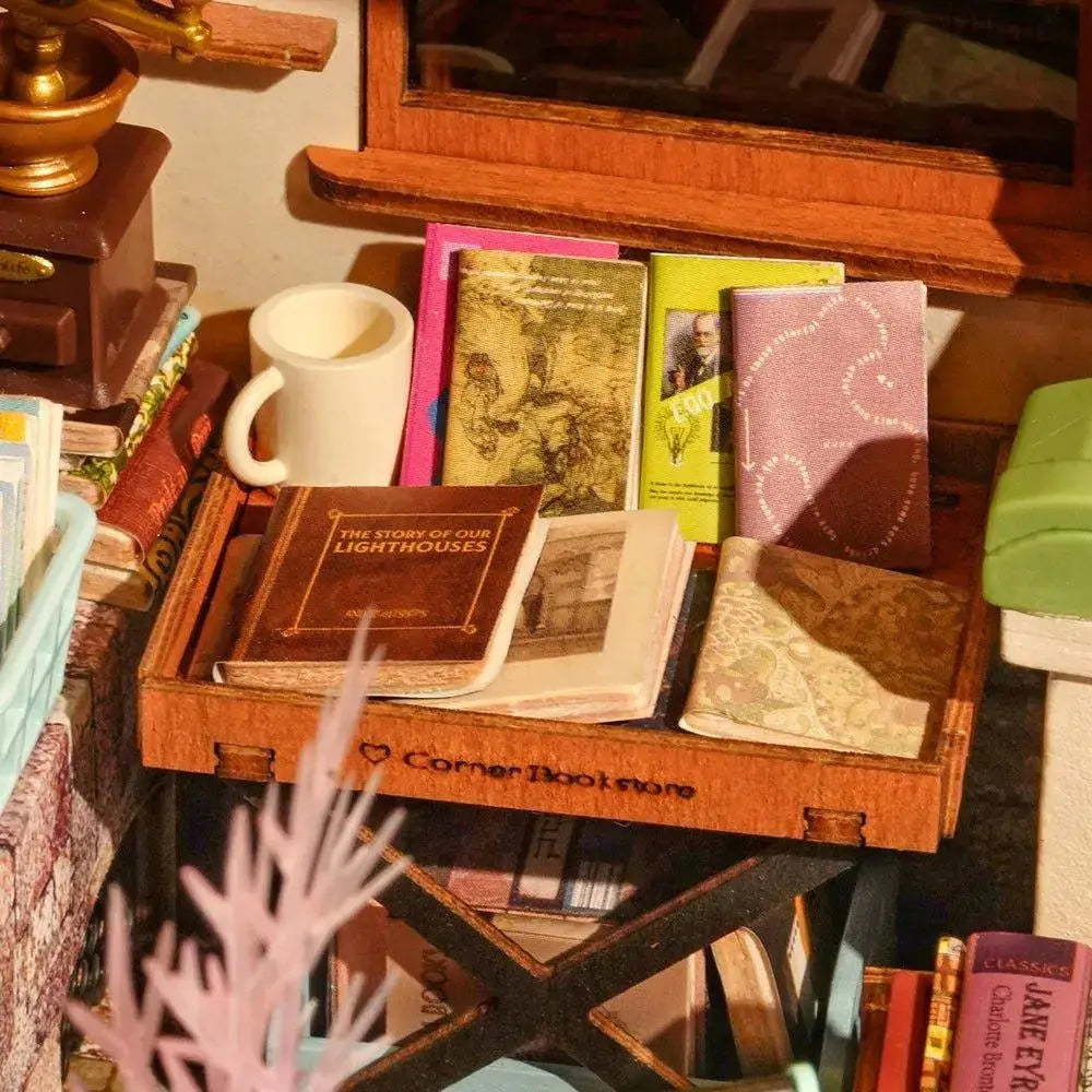 Rolife Corner Bookstore - Bausatz für Miniaturhäuser DG164 Holzbau Buchhandlung - NerdMania